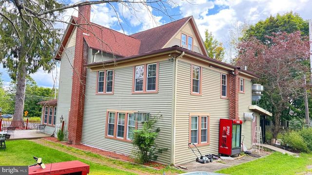 87 MILANVILLE RD, Beach Lake, PA 18405