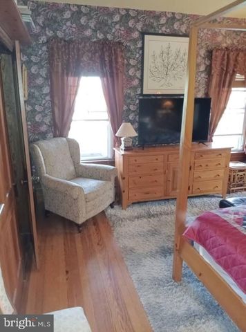 87 MILANVILLE RD, Beach Lake, PA 18405