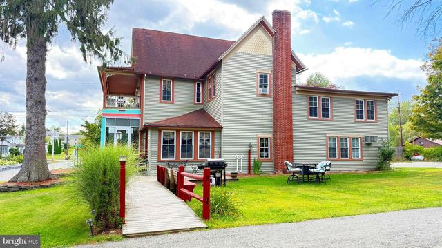 87 MILANVILLE RD, Beach Lake, PA 18405