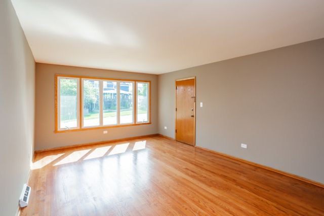 7840 Cronin Avenue, Justice, IL 60458