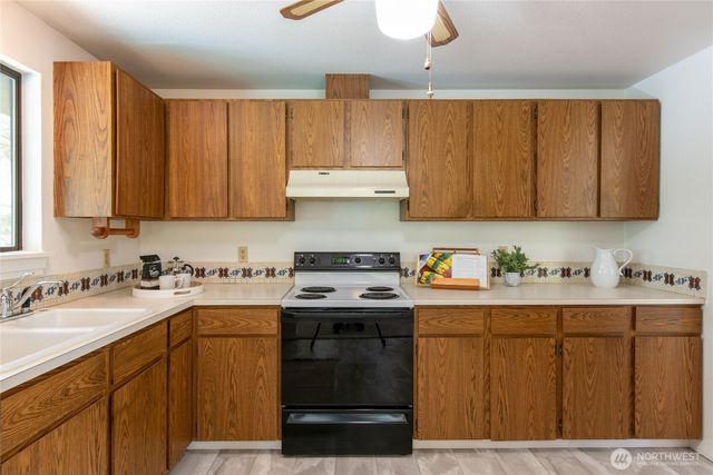 60 E Christmas Tree Place, Belfair, WA 98528