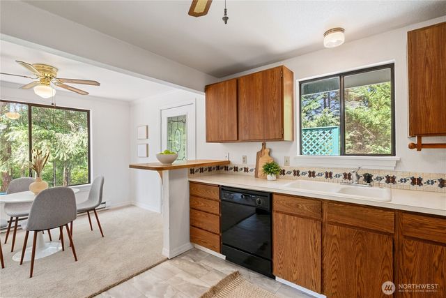 60 E Christmas Tree Place, Belfair, WA 98528