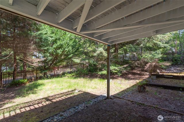 60 E Christmas Tree Place, Belfair, WA 98528