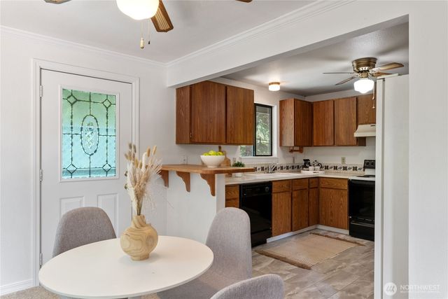 60 E Christmas Tree Place, Belfair, WA 98528