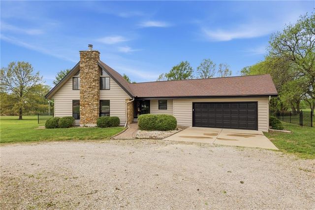 24324 Old KC Road, Paola, KS 66071
