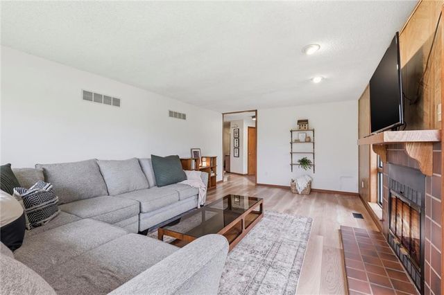 24324 Old KC Road, Paola, KS 66071