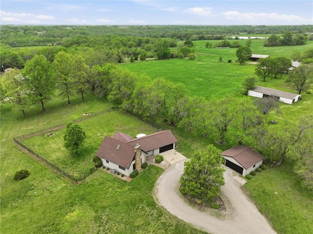 24324 Old KC Road, Paola, KS 66071