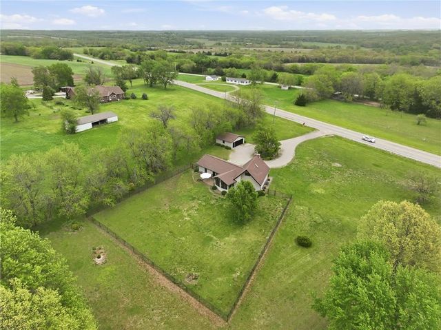 24324 Old KC Road, Paola, KS 66071