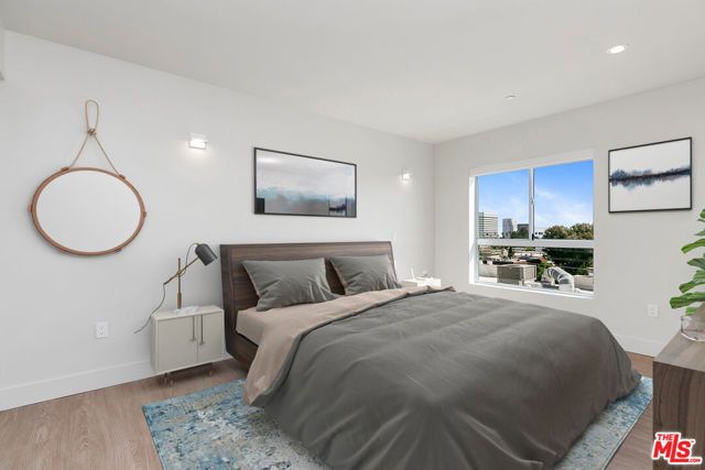 11837 Mayfield Avenue PH5, Los Angeles, CA 90049