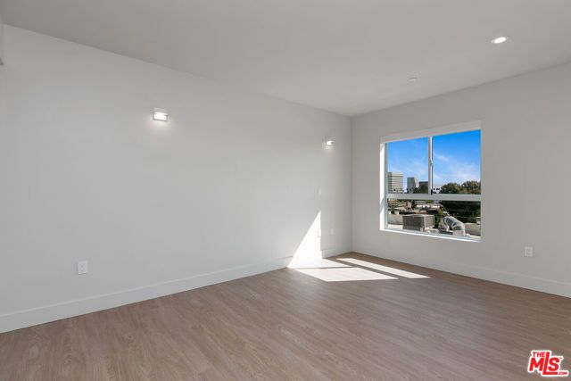 11837 Mayfield Avenue PH5, Los Angeles, CA 90049