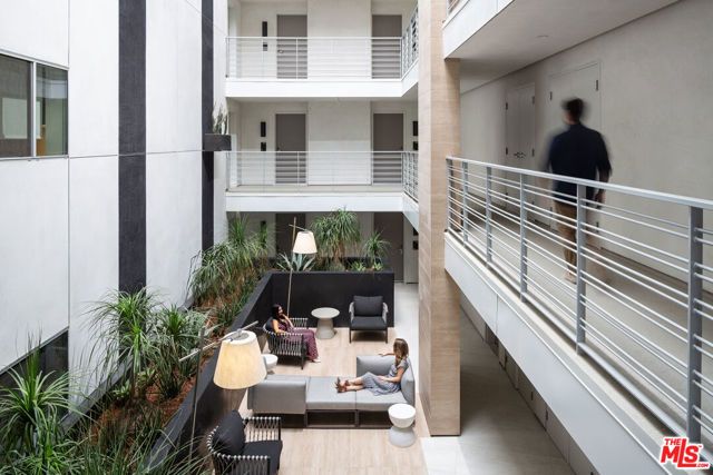 11837 Mayfield Avenue PH5, Los Angeles, CA 90049