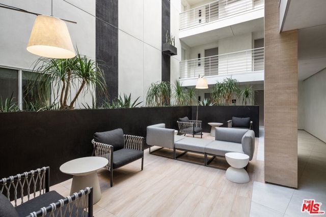 11837 Mayfield Avenue PH5, Los Angeles, CA 90049