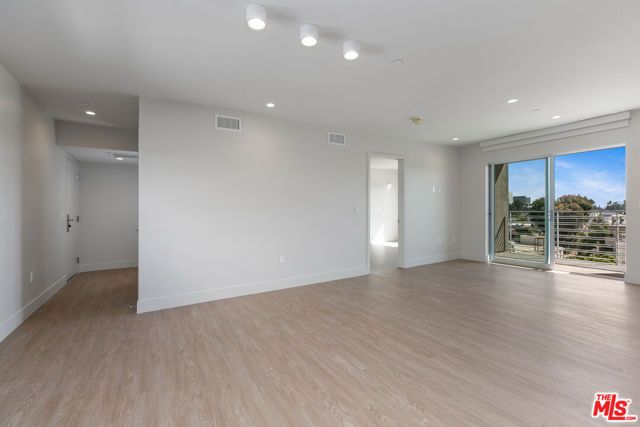 11837 Mayfield Avenue PH5, Los Angeles, CA 90049