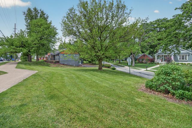 1404 Forest Park Avenue, Valparaiso, IN 46385