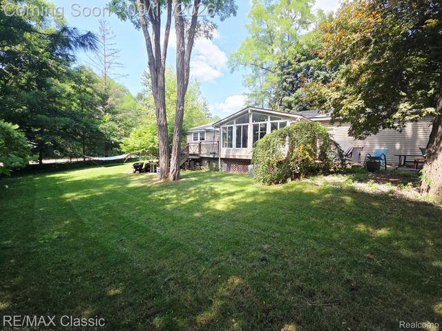 4510 Meadow Way, White Lake Charter Township, MI 48383