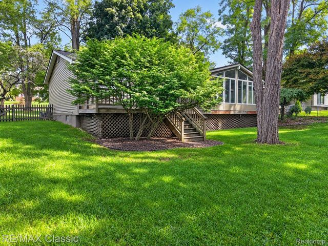 4510 Meadow Way, White Lake Charter Township, MI 48383