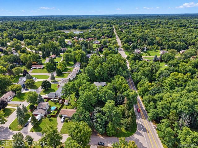 4510 Meadow Way, White Lake Charter Township, MI 48383