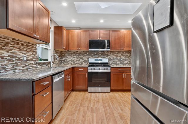 4510 Meadow Way, White Lake Charter Township, MI 48383