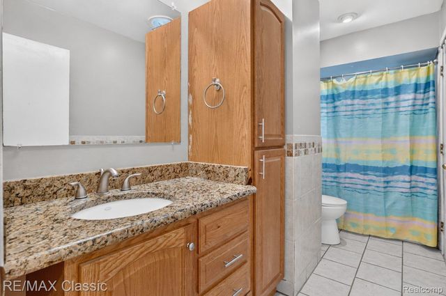 4510 Meadow Way, White Lake Charter Township, MI 48383