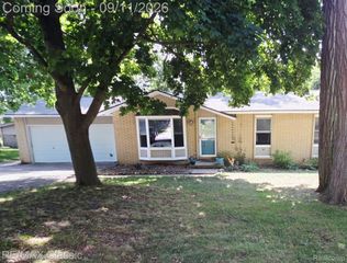 4510 Meadow Way, White Lake Charter Township, MI 48383