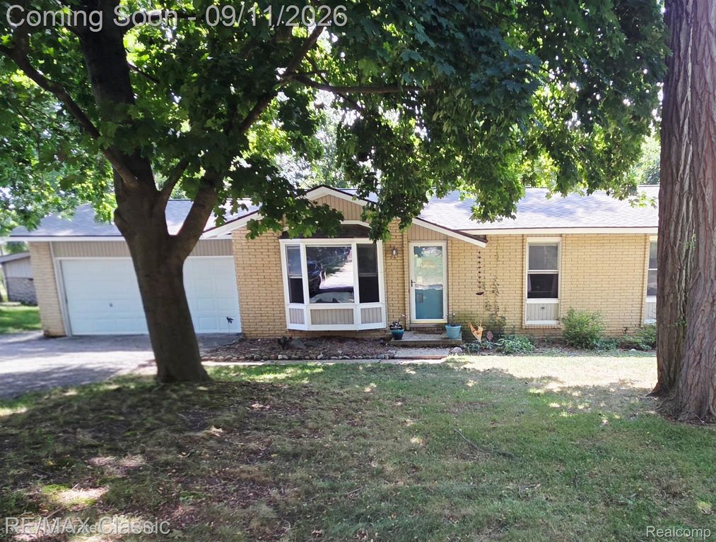 4510 Meadow Way, White Lake Charter Township, MI 48383