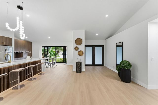 2 Dunbar Rd, Palm Beach Gardens, FL 33418