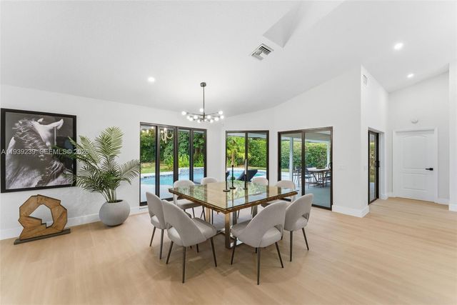 2 Dunbar Rd, Palm Beach Gardens, FL 33418