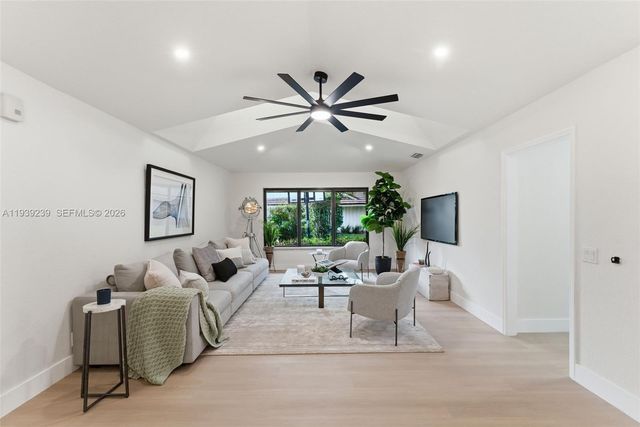 2 Dunbar Rd, Palm Beach Gardens, FL 33418