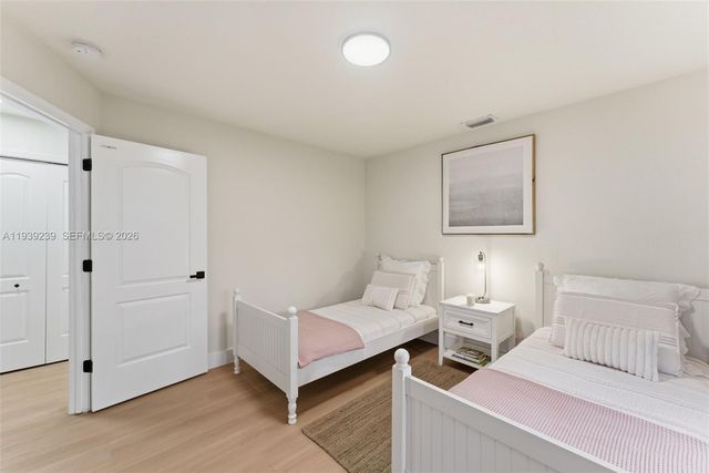 2 Dunbar Rd, Palm Beach Gardens, FL 33418