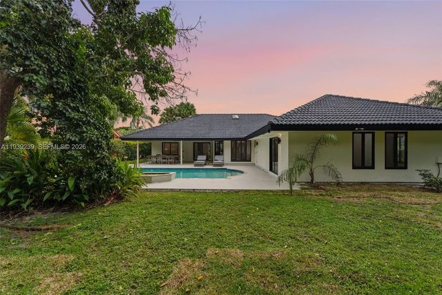 2 Dunbar Rd, Palm Beach Gardens, FL 33418