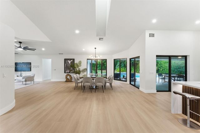 2 Dunbar Rd, Palm Beach Gardens, FL 33418