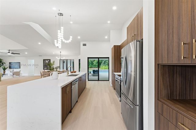 2 Dunbar Rd, Palm Beach Gardens, FL 33418