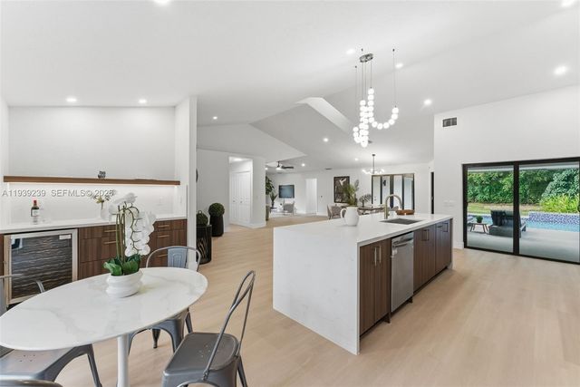 2 Dunbar Rd, Palm Beach Gardens, FL 33418