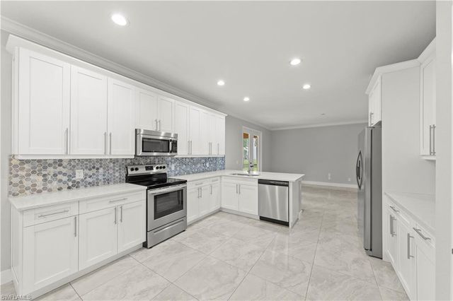 2859 Blossom CT, Naples, FL 34120