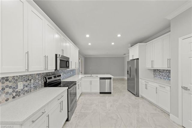 2859 Blossom CT, Naples, FL 34120