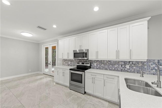 2859 Blossom CT, Naples, FL 34120