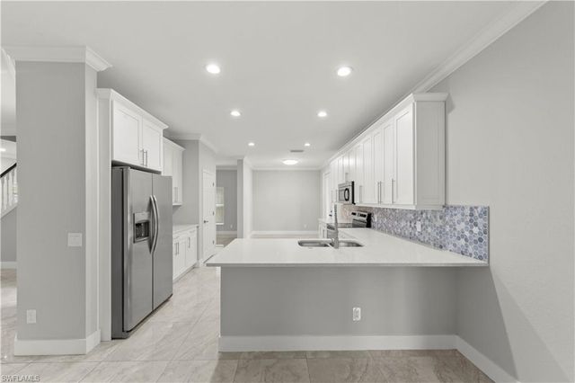 2859 Blossom CT, Naples, FL 34120