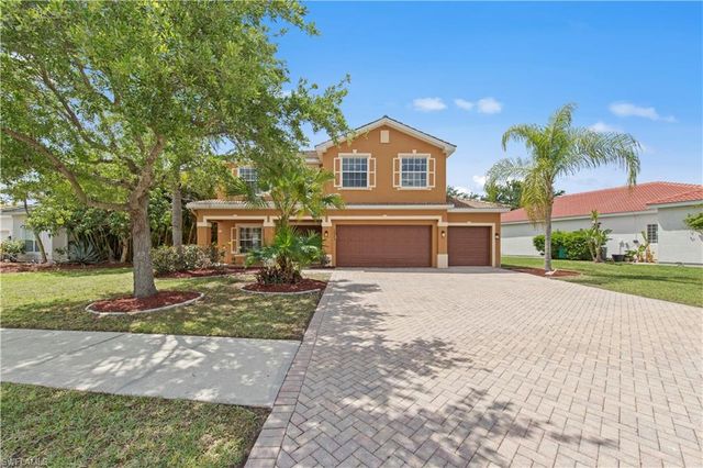 2859 Blossom CT, Naples, FL 34120