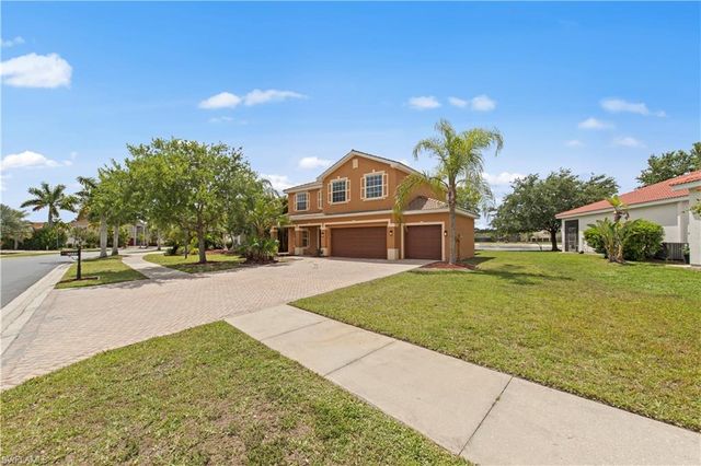 2859 Blossom CT, Naples, FL 34120