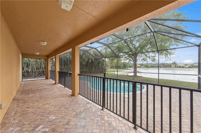 2859 Blossom CT, Naples, FL 34120