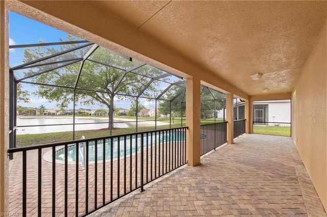 2859 Blossom CT, Naples, FL 34120