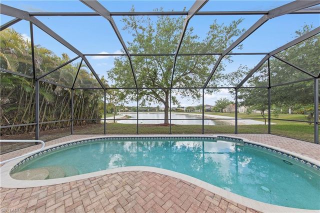 2859 Blossom CT, Naples, FL 34120