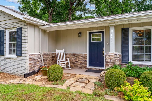 909 Cliff Drive, Branson, MO 65616