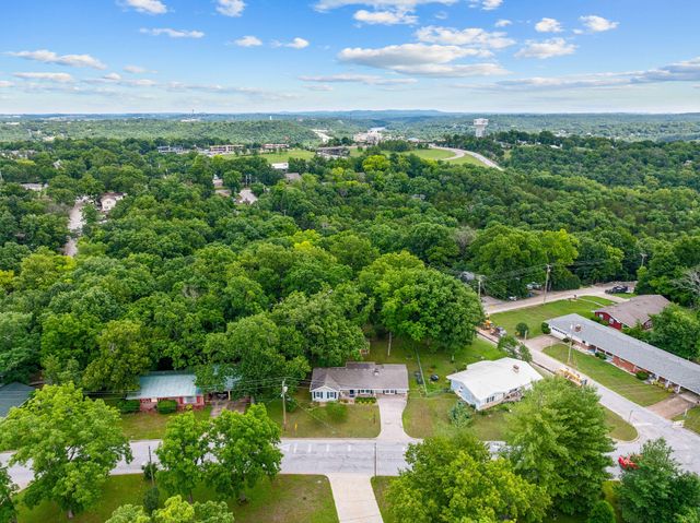 909 Cliff Drive, Branson, MO 65616