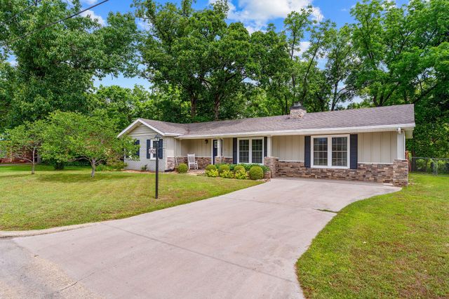 909 Cliff Drive, Branson, MO 65616