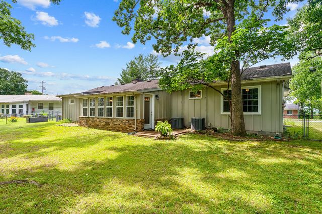 909 Cliff Drive, Branson, MO 65616