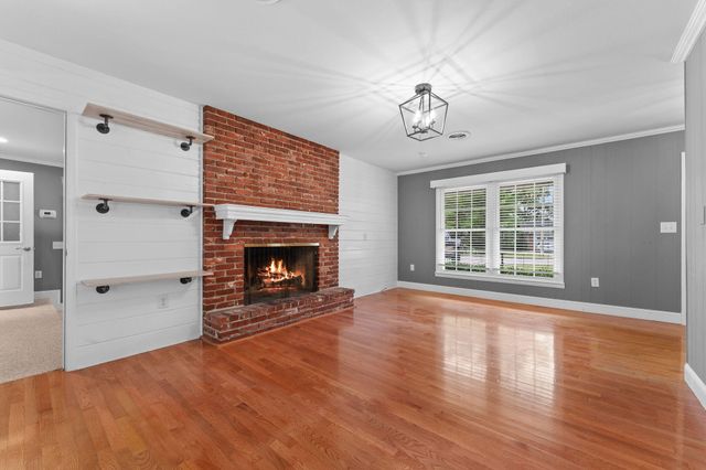 909 Cliff Drive, Branson, MO 65616