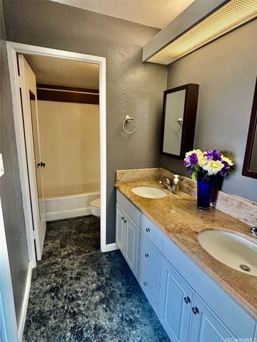 98-500 Koauka Loop 14E, Aiea, HI 96701