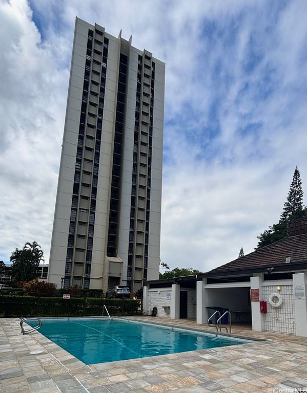 98-500 Koauka Loop 14E, Aiea, HI 96701