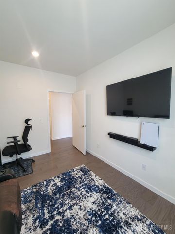 231 Lorhan Drive, Piscataway, NJ 08854